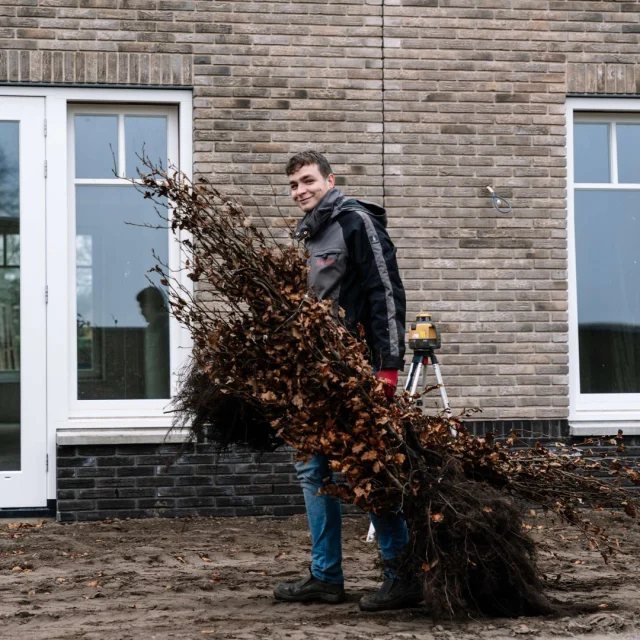 Samen werken, samen groeien 🙌Bij Kapaan geloven we dat goed werk begint bij een goed team. We pakken projecten met beide handen aan en doen dat met plezier, vakmanschap en aandacht voor elkaar.De sfeer op de werkvloer is voor ons minstens zo belangrijk als het eindresultaat. We lachen, leren en helpen elkaar vooruit. Zo blijft werken niet alleen leerzaam, maar ook gewoon leuk.Nieuwsgierig naar werken bij Kapaan? We maken graag kennis 👇.📞 085 20 07 434
✉️ info@kapaan.nl
🌐 www.kapaan.nl#kapaan #werkenbijkapaan #vakmanschap #teamgevoel #groenprojecten #rhenen #kesteren #opheusden #hardenberg