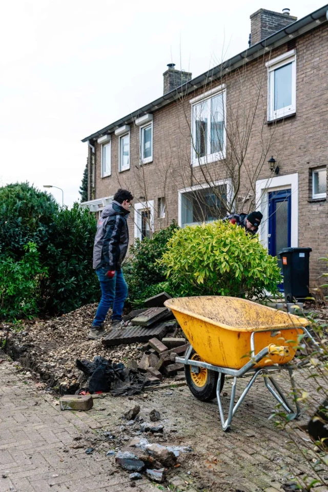 Afgelopen januari waren we volop bezig met de aanleg van een tuin in Tiel, helemaal afgestemd op de wensen van de klant. 🤝Benieuwd wat wij voor jouw tuin kunnen betekenen? We denken graag met je mee. 🙌🌐 www.kapaan.nl
📧 info@kapaan.nl
📞 085 20 07 434#kapaan #tuinaanleg #droomtuin #tiel #hovenier #vakmanschap #tuinontwerp #betuwe #kesteren #opheusden #rhenen